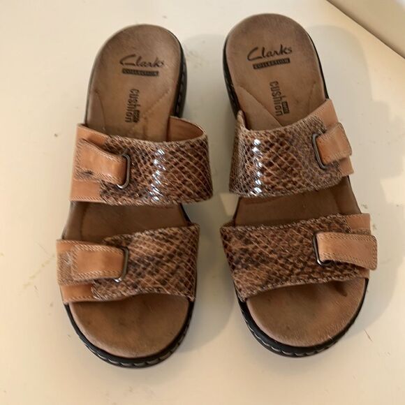 Clark’s Animal Print Slide On Patent Leather Sandals With Adjustable Straps 6 - Picture 1 of 4